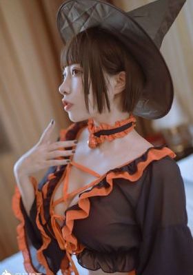 秘书办公室摸她奶呻吟电影