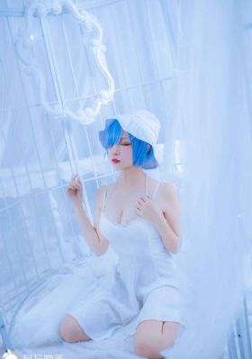 俏女性花开